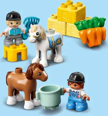 Produktbild von LEGO 10951 DUPLO Pferdestall und Ponypflege Spielzeug für Kleinkinder ab 2 Jahren, Bauernhof, Spielset mit Figuren: Pferd und Reiter