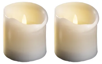Produktbild von 2er Set LED Stumpenkerzen mittel - Echtwachskerze mit beweglicher Flamme flackernd - Timerfunktion für 6 Stunden Warmweißes Licht 7,5cm Durchmesser 12,5cm Höhe - 2 AA Batterien nötig