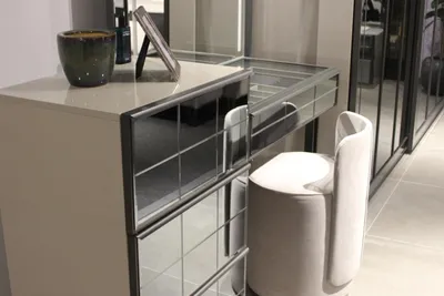 Image de Coiffeuse moderne de luxe avec tabouret élégant 2pcs Console Table Nouveau Gris