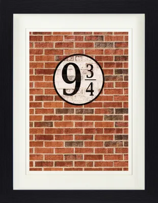 Produktbild von Ziegelstein-Mauern Gerahmtes Bild Mit Edlem Passepartout | Wand-Bilder | Im Bilderrahmen - Gleis Neundreiviertel (40 x 30 cm)