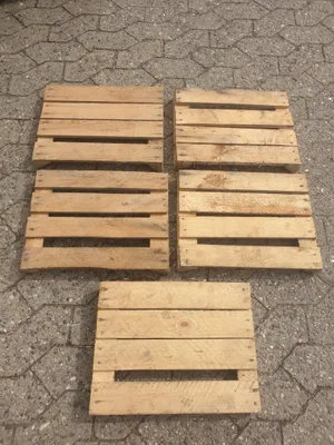 Produktbild von 5 Stück alte Kopfseitenteile von alten Holzkisten inkl. der Dreiecksleisten