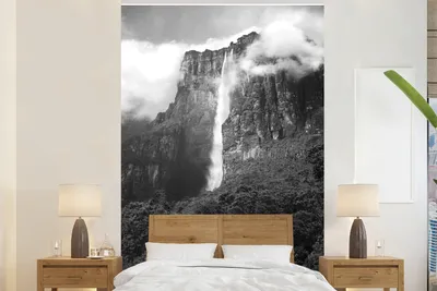 Produktbild von MuchoWow® Fototapete für Wohnzimmer oder Schlafzimmer Wandtapete Vinyl Motivtapete Schwarz-Weiß-Bild der Wasserfälle im Canaima-Nationalpark - 195x300 cm - Das Hintergrundbild