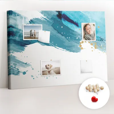 Imagen del producto de Tablero de corcho con chinchetas – Tablero con chinchetas para fotografías y notas – 100x70 cm – 100 chinchetas de madera – Acabado con pintura