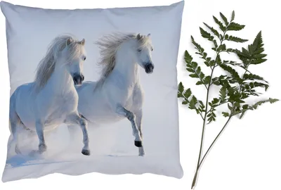 Produktbild von MuchoWow® Zierkissen Sofakissen Wohnzimmer Dekokissen 60x60 cm Winter - Pferde - Schnee - Sitzfläche - Foto Polster