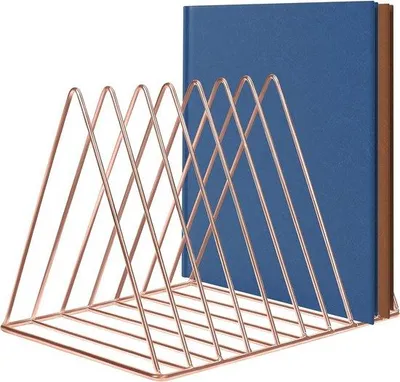 Image de Porte-revues et journaux triangulaire couleur or rose, 9 compartiments, métal