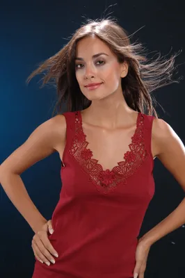 Produktbild von Toker Collection® Achselhemd »Damen Unterhemd mit extra breiter Spitze«Gr. 52/54, Bordeaux