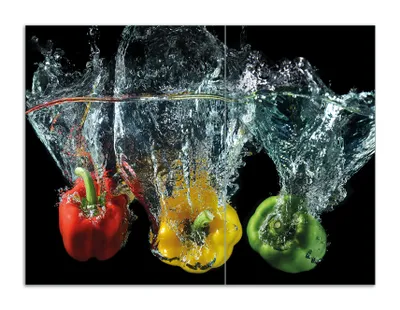 Produktbild von Wallario Herdabdeckplatte aus Glas, Größe 70 x 52 cm 2-teilig, Motiv Paprika-Mix - frische Paprika in rot, gelb und grün im Wasser