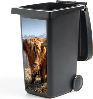 Produktbild von MuchoWow® Mülltonnenaufkleber Schottischer Highlander - Berg - Schnee 44x98 cm - Containeraufkleber - Aufkleber - Mülltonnen-Aufkleber
