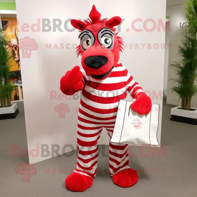 Produktbild von Roter REDBROKOLY Zebra Maskottchen Kostüm charakter bekleidet mit einer Anzughose und Tragetaschen
