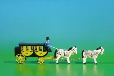 Zdjęcie produktu dla Miniatury podwójnej dyliżans pocztowy szer. x wys. 15 x 4 cm NOWE
