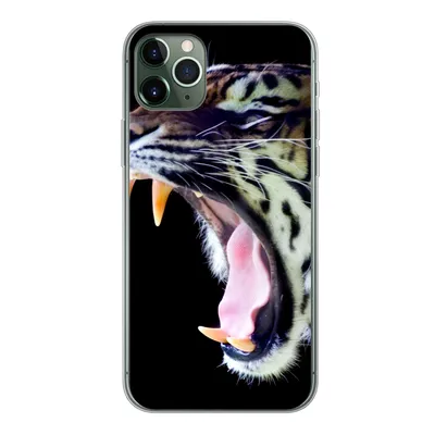 Produktbild von MuchoWow® Handyhülle Schutzhülle Hülle für iPhone 11 Pro Max Brüllender Tiger auf schwarzem Hintergrund Silikon Softcase Handy Hülle