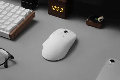 Produktbild von Keychron M7-A24, Beidhändig, Optisch, RF Wireless + Bluetooth + USB Type-C, 30000 DPI, Weiß
