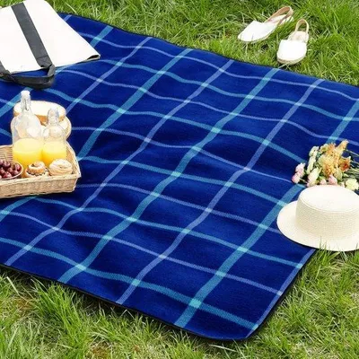 Produktbild von Famanu Picknickdecke mit wasserdichter Unterseite - Blau/Weiß, 150 x 195 cm