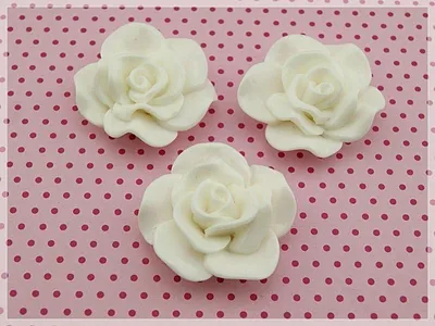 Produktbild von Vintageparts Cabochon Rose weiß groß 30 mm, 2 Stück