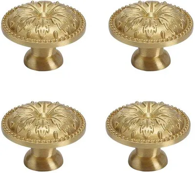 Produktbild von Unyqoos® Set (4) goldene Möbelknöpfe aus Messing – gebürstete, runde Griffe für Schränke & Schubladen, einfache Montage inkl. Schrauben