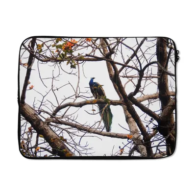 Produktbild von MuchoWow® Laptop Hülle 15 Zoll Indischer Pfau auf einem Baum Laptoptasche - Laptoptasche - Sleeve - Rundum-Schutz