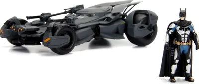 Produktbild von Dickie Toys Batman Justice League Batmobile 1:24, Die-cast Spielzeugauto mit zu öffnenden Türen inkl. Batman Figur, 253215000