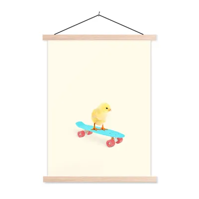 Produktbild von MuchoWow® Textilposter Küken - Gelb - Skateboard - Blau - Tiere 120x160 cm mit holzfarbenen Rahmen - Plakatkarton