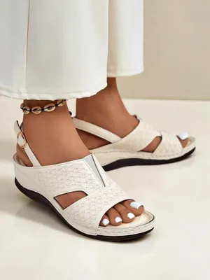 Produktbild von Royalfashion Damensandalen mit kleinem Keilabsatz Komfort Schick, Größe 39