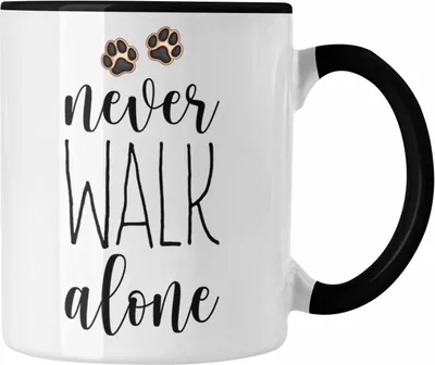 Produktbild von Trendation - Never Walk Alone Tasse Geschenk Hundebesitzer Frauchen Herrchen Kaffeetasse Geschenkidee (Schwarz)