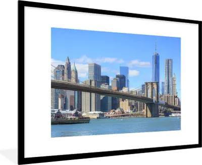 Produktbild von MuchoWow® Gerahmtes Poster Brooklyn Bridge in Amerika unter einem blauen Himmel 90x60 cm - Poster mit Schwarzem Bilderrahmen Wandposter Rahmen Foto Bilder - Wanddekoration - Fotos