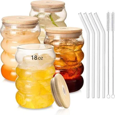 Produktbild von Famanu Trinkgläser Set 4 Stück - Geriffelte Gläser mit Strohhalm