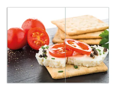 Produktbild von Wallario Herdabdeckplatte aus Glas, Größe 70 x 52 cm 2-teilig, Motiv Frisches Knäckebrot mit Tomaten und Käse