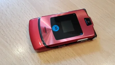 Produktbild von Motorola RAZR V3i Rot Klapphandy