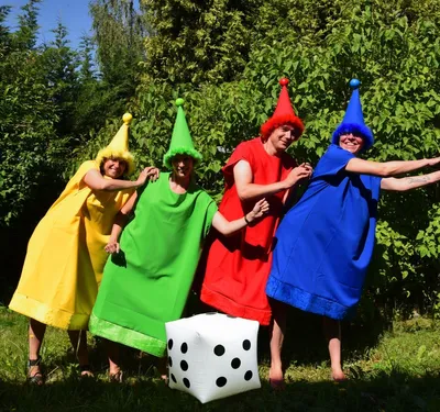 Unisex XXL Brettspiel Kostüm nicht ärgern Spielfiguren Gelb Grün Rot Blau mit Würfel von Vorne
