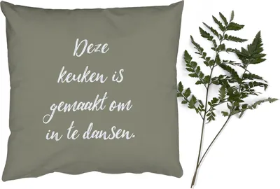 Produktbild von MuchoWow® Zierkissen Sofakissen Wohnzimmer Dekokissen 60x60 cm Diese Küche ist zum Tanzen gemacht - Sprichwörter - Zitate - Sitzfläche - Foto Polster