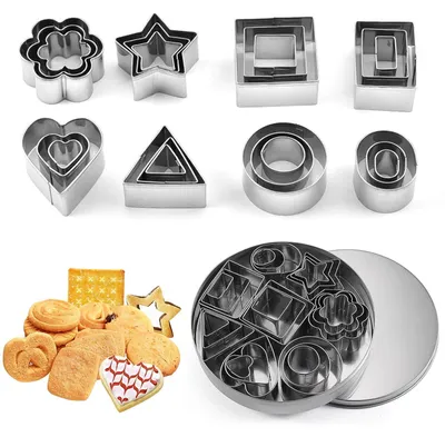 Produktbild von Set mit 24 Mini-Ausstechformen, Weihnachtsplätzchenausstecher zum Backen, silberfarben