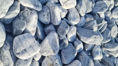 Produktbild von Grauer Naturkiesel Silver 6–10 cm, 1 kg – Dekorativer Zierstein für Garten, Wege & Pflanzgefäße