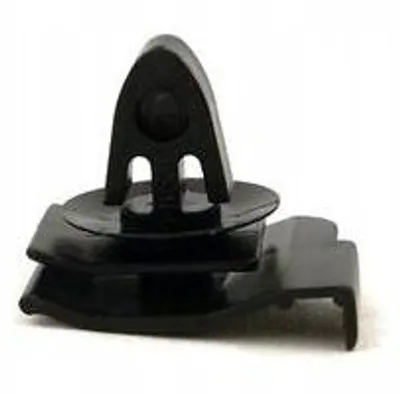 Image de VOLVO V70 850 Clip de garniture de hayon OE 9145885