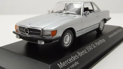 Produktbild von Maxichamps 943033453 Mercedes 350 SL R107 Hardtop silber 1:43