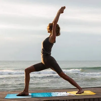 Produktbild von Famanu Yoga-Handtuch Antirutsch - Mikrofaser - für Bikram, Pilates, Strand und Home-Workouts - maschinenwaschbar - 183 x 61 cm
