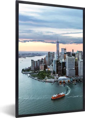 Produktbild von MuchoWow® MuchoWow® Gerahmtes Poster New York - Wasser - Boot 20x30 cm - Poster mit zchwarzem Bilderrahmen - Drucken - Bilder Poster im Rahmen