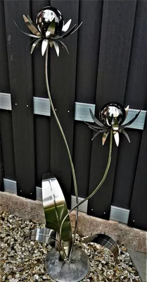Produktbild von Skulptur Blume Milano Edelstahl 120 cm mit Kugel Edelstahl schwarz poliert mit Standfuß Dekoration Gartendeko