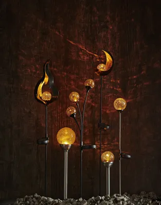 Produktbild von Star Trading 479-85 LED-Solarstab "Melilla", Mond  schwarzes Metall, orangef. Kugel,   1 amber LED, ca. 85x16 cm, mit Solarpanel, incl. Akku, outdoor, Vierfarb-Karton