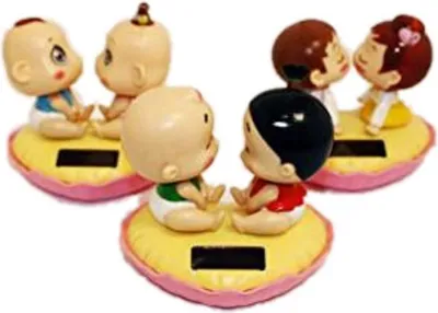 Produktbild von HAAC Solar Wackelpaar Wackelbabys Wackelfigur auf Herzkissen Größe 13,5 cm