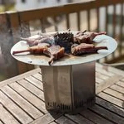 Obrázok produktu pre Mini Feuerplatte steckbar aus Edelstahl - Perfekt für Balkon, Park & Festival