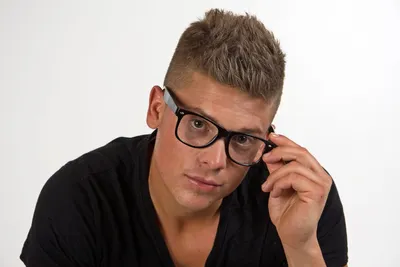 Produktbild von schwarze Brille mit Gläsern Neerd