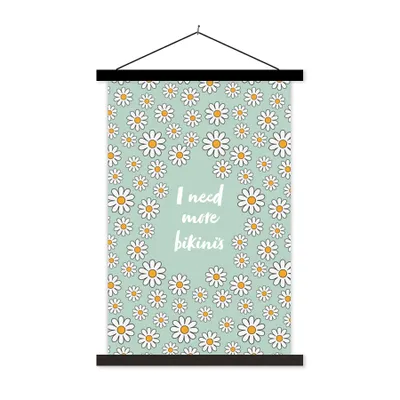 Produktbild von MuchoWow® Textilposter Zitate - Ich brauche mehr Bikinis - Blumen - Grün 40x60 cm mit schwarzem Rahmen - Wanddekorationen