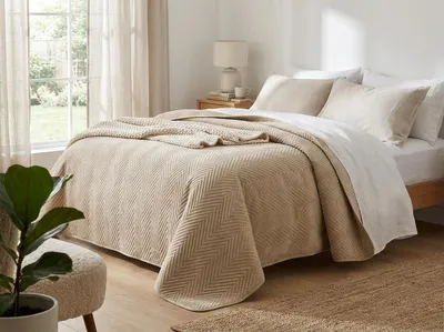 Produktbild von Beige Samt-Tagesdecke ARROW VELVET Größe: 200 x 220 cm