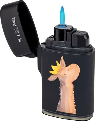 Produktbild von Mr. & Mrs. Panda Feuerzeug Lamakopf König - Schwarz - Geschenk, Abitur, Mama, zigarettenanzünder, Kollegin, sturmfeuerzeug, Feuerzeuge, Lama, Papa, anzünder, gas