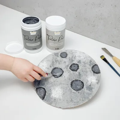 Immagine prodotto di Creative Deco Pasta Strutturale Grossolana 2kg Massa Grigio Scuro Pasta Modellabile per Progetti Artistici Pittura Acrilica | Strutturale per Arte Facile da Usare per Effetti 3D | Struttura Sabbia