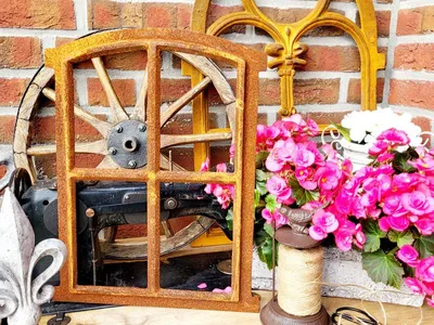 Kleines Stallfenster Gussfenster Eisenfenster mit Stichbogen