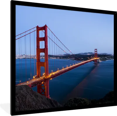 Produktbild von MuchoWow® Gerahmtes Poster Golden Gate Bridge am Abend beleuchtet 40x40 cm - Poster mit Schwarzem Bilderrahmen Wandposter Rahmen Foto Bilder - Mit Rahmen - Wanddekoration Schlafzimmer