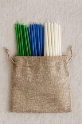 Produktbild von Hausreinigung Kerzen Set – 30 handgefertigte Bienenwachskerzen (grün, blau, weiß), 16 cm, 30 Min Brenndauer, inkl. Anleitung