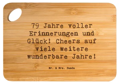 Produktbild von Mr. & Mrs. Panda Holzbrettchen Spruch 79. Geburtstag Erinnerungen - Transparent - Geschenk, Alter, Brett, Geburtstagsgeschenk, herzerwärmend, Frühstücksbrett, Holzbrett