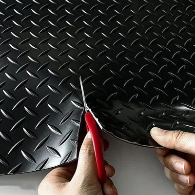 Productafbeelding van Rubberen Vloermat - Garage Mat Rol - Vloer Beschermen - Antislip Diamantprofiel - 0.7 x 1 Meter - Zwart